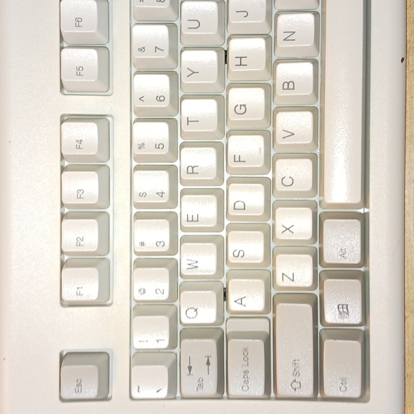 Wyse Technology 901861-26 Model KB-3923 PS/2 Corded Terminal Keyboard - Picture 5 of 7